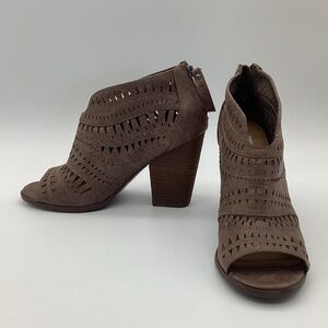 1725. Not Rated Brown Bootie NWOT Size 9